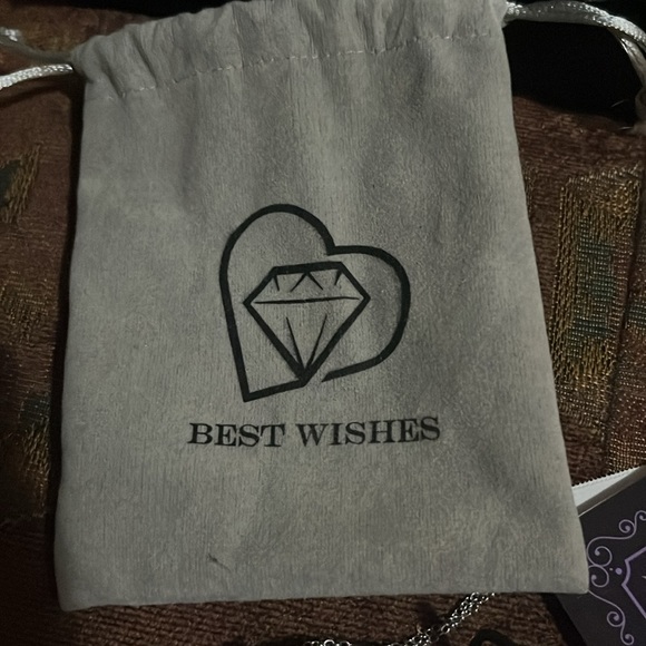 This is silver necklace that was given to me. Small demands - Picture 3 of 4